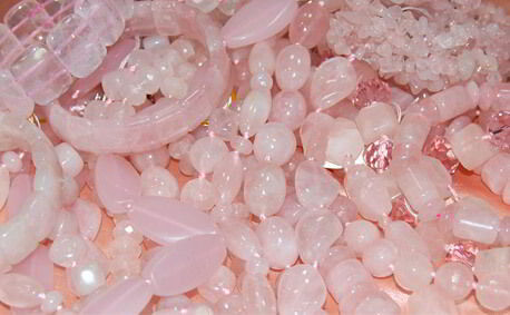 Украшения из натурального камня розового кварца. Фото.